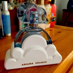 Ariana Grande Cloud Perfume